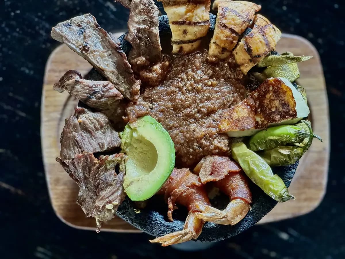 Slideshow images of Mexican food. Includes chicken, shrimp, bell pepper, tacos, ceviche, and much more. Beautiful pictures of a molcajete, mariscada, crab, ceviche, and more.